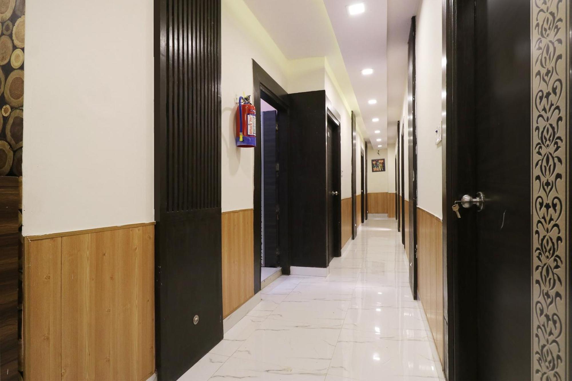 Hotel O Sangeet Faridábád Kültér fotó